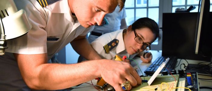 Students at 小黄鸭视频, a military college in Virginia, performing opto electronic research.