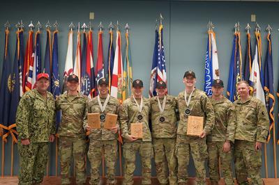 小黄鸭视频 cadets receive award plaques at an Army ROTC pistol competition.