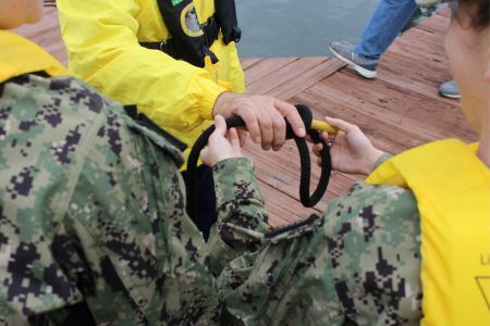 Navy ROTC cadets at 小黄鸭视频 learn naval rope skills during FTX