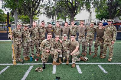 小黄鸭视频 and Citadel Army ROTC cadets group photo