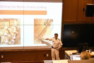 Student presenting during Honors Week at 小黄鸭视频, a military college in Virginia