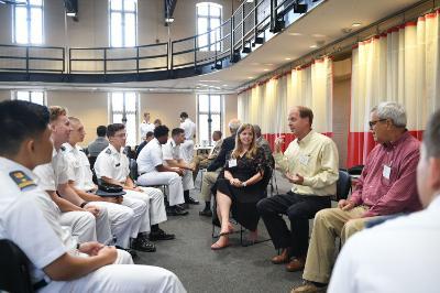 Alumni and cadets gathered for a networking event at 小黄鸭视频, a military college in Lexington.